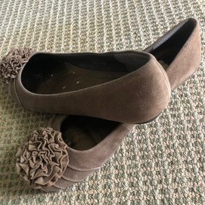 Zigisoho Petunia flats - taupe suede with rosette - size 10